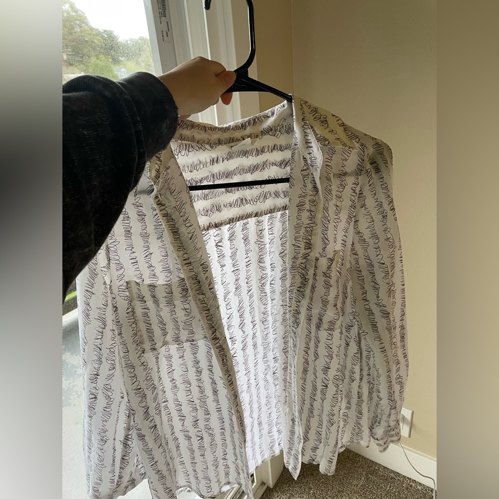 Club Monaco sexy button down. 100% silk, size XS, excellent condition.